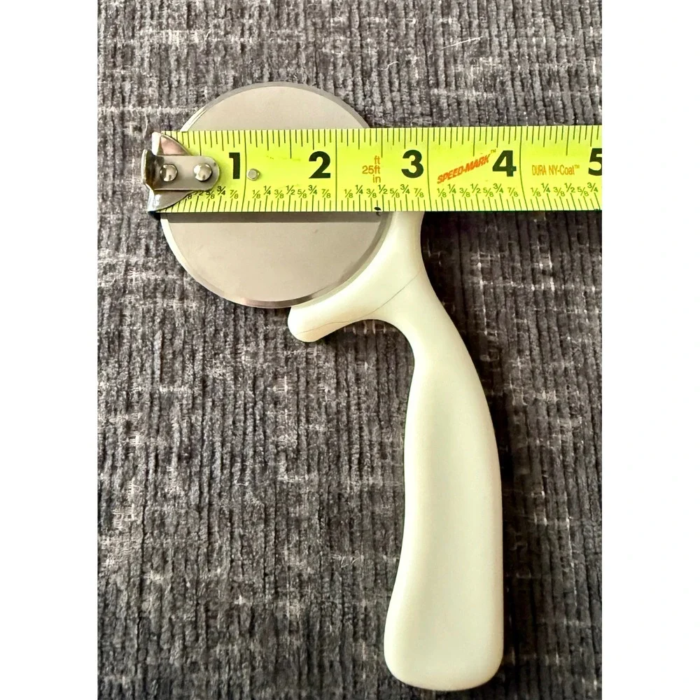 Pizza Cutter 7.5in Excellent Cream Ergonomic Handle Stainless Steel